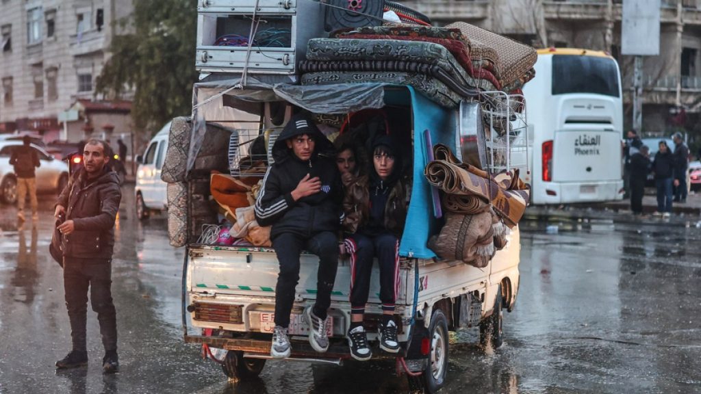 Syrian army ramps up Aleppo strikes against SDF fighters