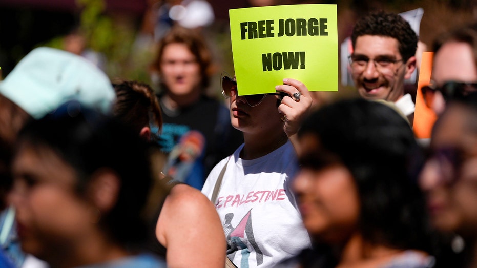 Federal judge rules ICE in Iowa illegally detained man, tried to ‘cover its tracks’