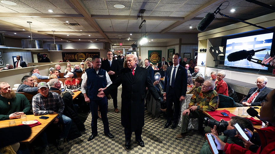 Iowa man stops Trump at restaurant with unexpected request before speech Iowa man stops Trump at restaurant with unexpected request before speech