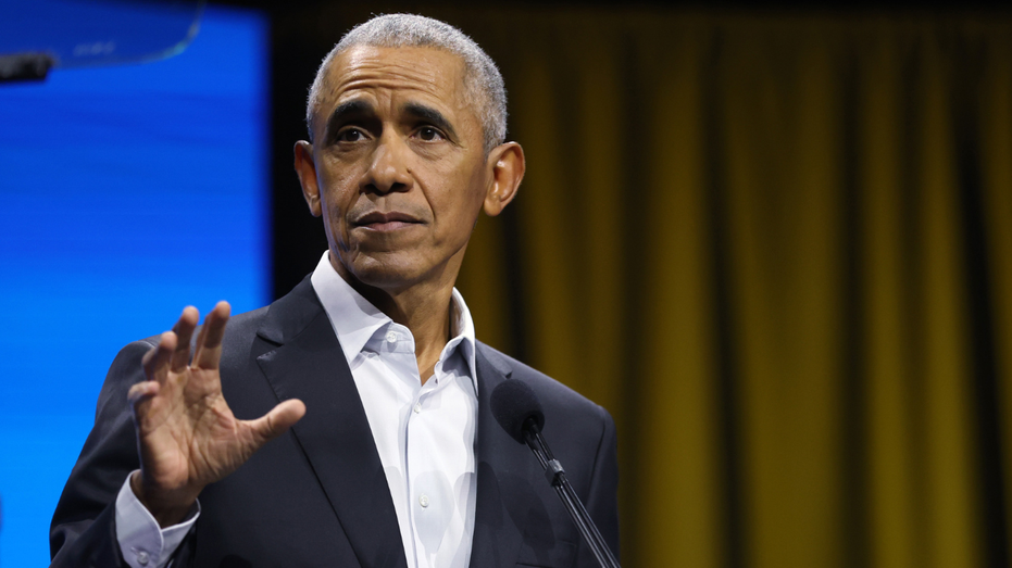 ‘At some point, you age out’: Obama urges Democrats to pass torch to younger candidates ‘At some point, you age out’: Obama urges Democrats to pass torch to younger candidates