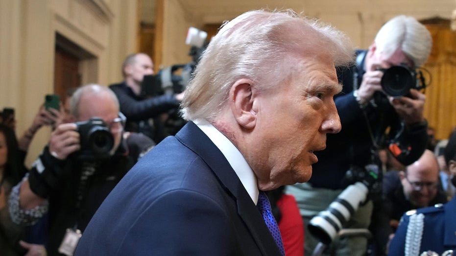 White House doctor explains Trump’s visible neck rash White House doctor explains Trump’s visible neck rash