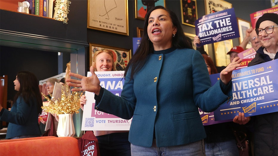 Bernie Sanders, AOC-backed Democrat wins key House race; GOP fails to expand fragile majority Bernie Sanders, AOC-backed Democrat wins key House race; GOP fails to expand fragile majority