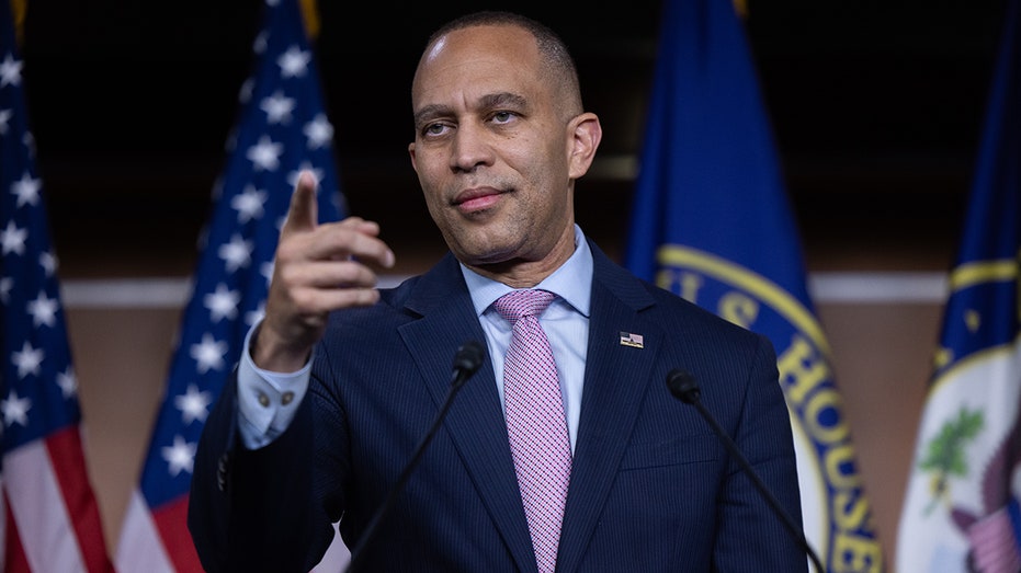 Republicans block Jeffries’ gambit to curb Trump’s Iran war powers Republicans block Jeffries’ gambit to curb Trump’s Iran war powers