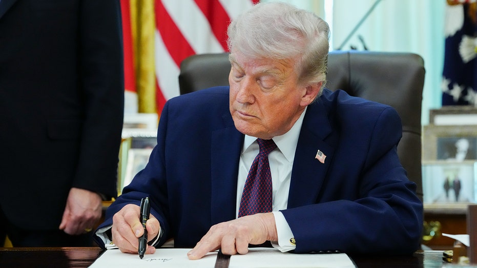 Trump signs executive order overhauling mail-in voting in major election integrity push Trump signs executive order overhauling mail-in voting in major election integrity push