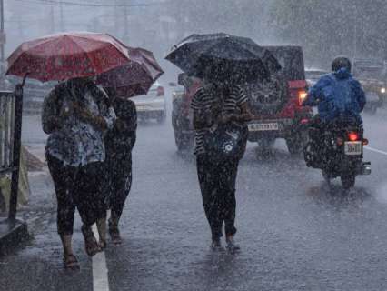 Relief from heatwave soon? IMD warns of thunderstorm, hailstorm across country; predicts dust storm and hail in Delhi Relief from heatwave soon? IMD warns of thunderstorm, hailstorm across country; predicts dust storm and hail in Delhi