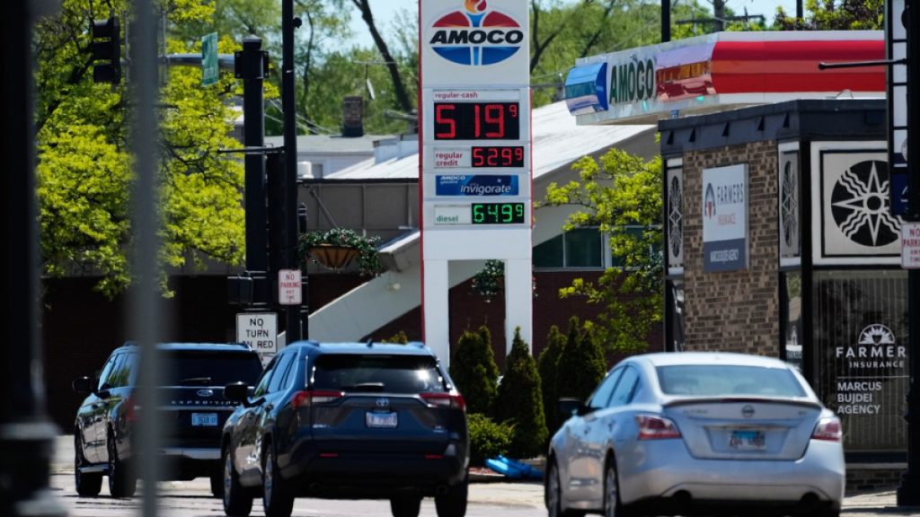 Economic confidence plummets in US amid Iran war, poll shows Economic confidence plummets in US amid Iran war, poll shows