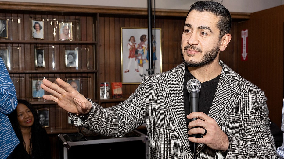 Dem Senate hopeful Abdul El-Sayed recounts smashing vodka bottle after beard criticism Dem Senate hopeful Abdul El-Sayed recounts smashing vodka bottle after beard criticism