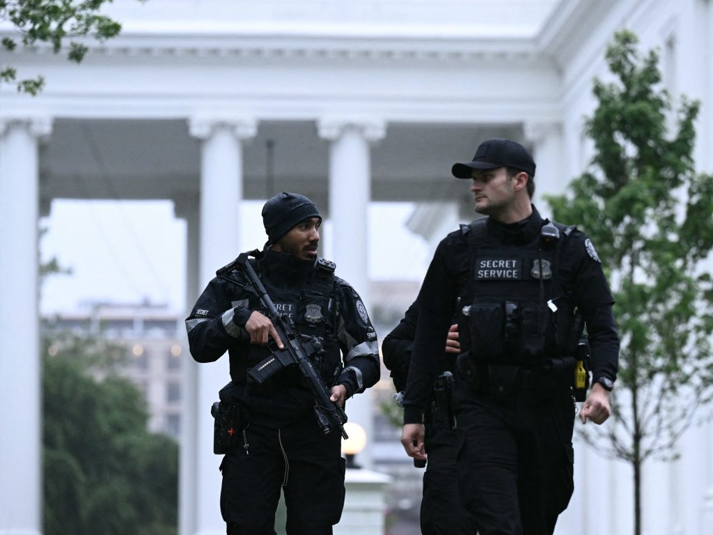 US Secret Service fatally shoots gunman who fired at White House checkpoint US Secret Service fatally shoots gunman who fired at White House checkpoint