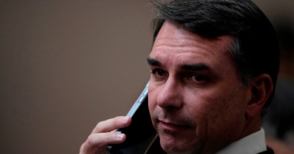 Brazil’s Flavio Bolsonaro meets with Trump amid troubled presidential bid Brazil’s Flavio Bolsonaro meets with Trump amid troubled presidential bid