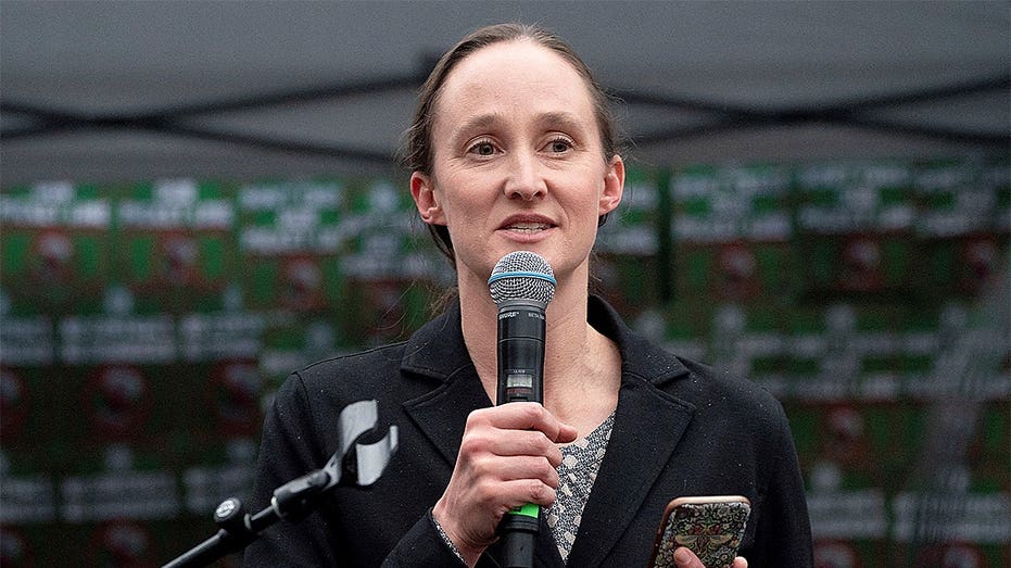 Dem who welcomed socialist mayor’s ‘change’ now sounding alarm over billionaire exodus: ‘Gravely concerned’ Dem who welcomed socialist mayor’s ‘change’ now sounding alarm over billionaire exodus: ‘Gravely concerned’