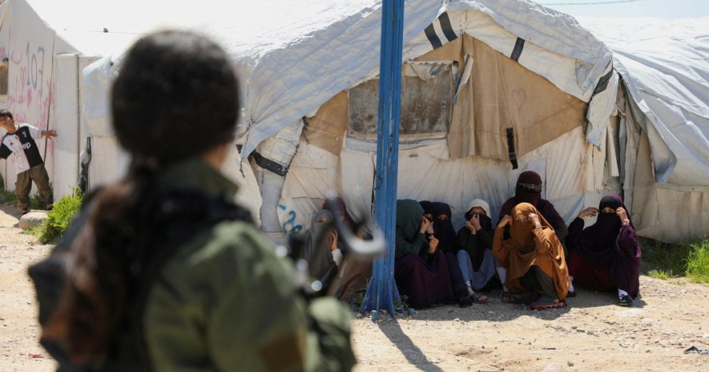 Group of women and children with alleged ISIL ties returns to Australia Group of women and children with alleged ISIL ties returns to Australia
