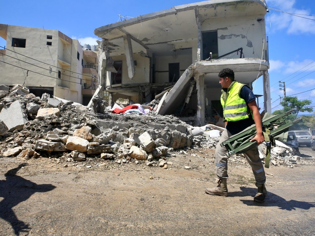 Israeli attacks in Lebanon kill 10 people, including high-ranking soldiers Israeli attacks in Lebanon kill 10 people, including high-ranking soldiers