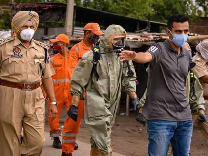 Ludhiana Gas Leak: 3 killed, several unconscious after inhaling toxic gas, rescue operation underway Ludhiana Gas Leak: 3 killed, several unconscious after inhaling toxic gas, rescue operation underway