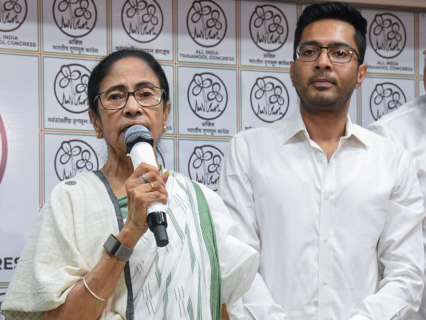 12 Rebel TMC MPs meet BJP in fresh blow to TMC as Mamata rallies opposition against the saffron party 12 Rebel TMC MPs meet BJP in fresh blow to TMC as Mamata rallies opposition against the saffron party