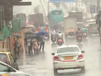 Mumbai Monsoon Woes: Heavy rain leaves roads waterlogged, traffic crawling, IMD issues ‘yellow’ alert Mumbai Monsoon Woes: Heavy rain leaves roads waterlogged, traffic crawling, IMD issues ‘yellow’ alert