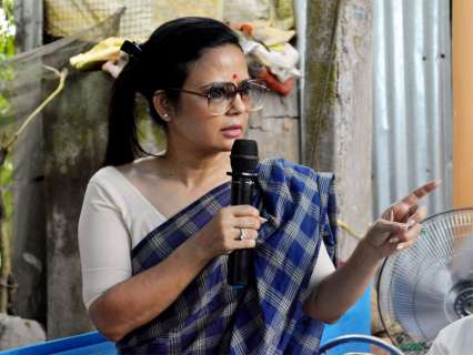 Mahua Moitra to face legal heat? Rebel Trinamool MPs to file defamation suit over ‘Rs 40 crore bribe’ comment Mahua Moitra to face legal heat? Rebel Trinamool MPs to file defamation suit over ‘Rs 40 crore bribe’ comment