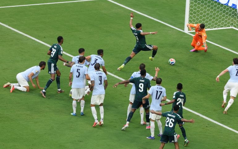Saudi Arabia draw 1–1 against Uruguay in World Cup opening game