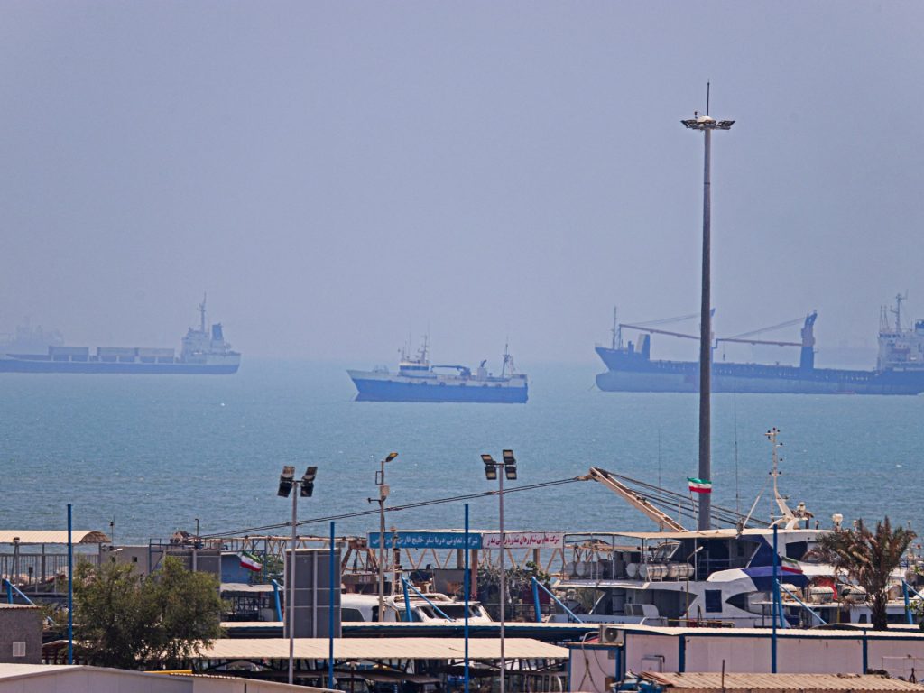 Why has the UN paused plans to evacuate sailors from the Strait of Hormuz?