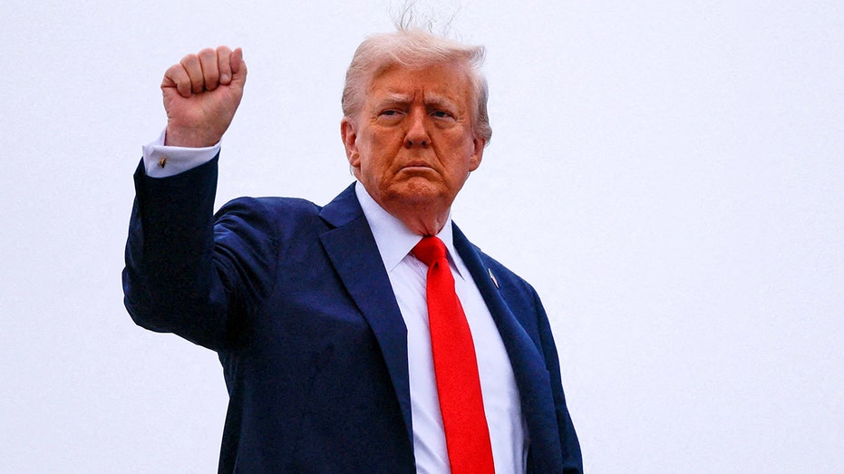 Trump backs both South Carolina GOP rivals as runoff tests his endorsement grip Trump backs both South Carolina GOP rivals as runoff tests his endorsement grip