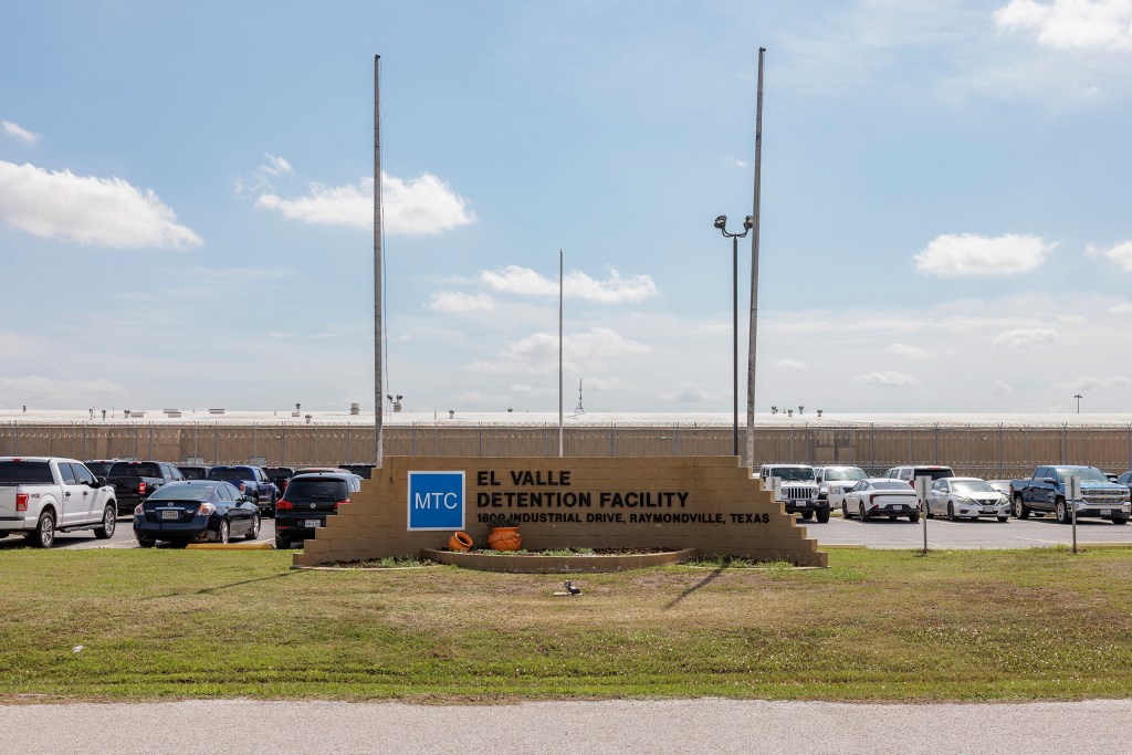 Federal appeals court rules undocumented immigrants deserve hearing before deportation Federal appeals court rules undocumented immigrants deserve hearing before deportation