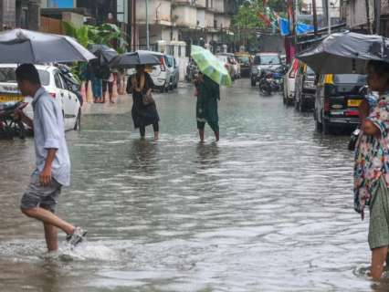 Weather Update: IMD issues heavy rain alert for Mumbai; monsoon set to intensify in Delhi Weather Update: IMD issues heavy rain alert for Mumbai; monsoon set to intensify in Delhi