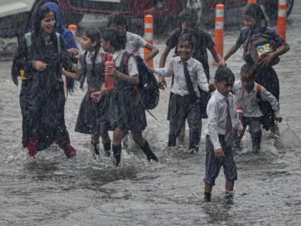 Mumbai Monsoon: Schools shut after heavy rains, waterlogging disrupts daily life in city Mumbai Monsoon: Schools shut after heavy rains, waterlogging disrupts daily life in city