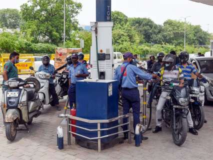 Govt says not possible to choose between pure petrol, E10, and E20, here’s why Govt says not possible to choose between pure petrol, E10, and E20, here’s why