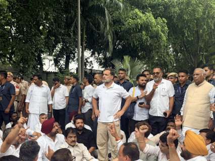 Rahul Gandhi-led Opposition MPs stage dharna outside PM Modi’s residence, demand his resignation Rahul Gandhi-led Opposition MPs stage dharna outside PM Modi’s residence, demand his resignation