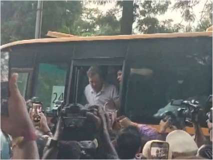 Rahul Gandhi, Priyanka Vadra, Akhilesh Yadav detained by Delhi Police outside PM Modi’s House Rahul Gandhi, Priyanka Vadra, Akhilesh Yadav detained by Delhi Police outside PM Modi’s House