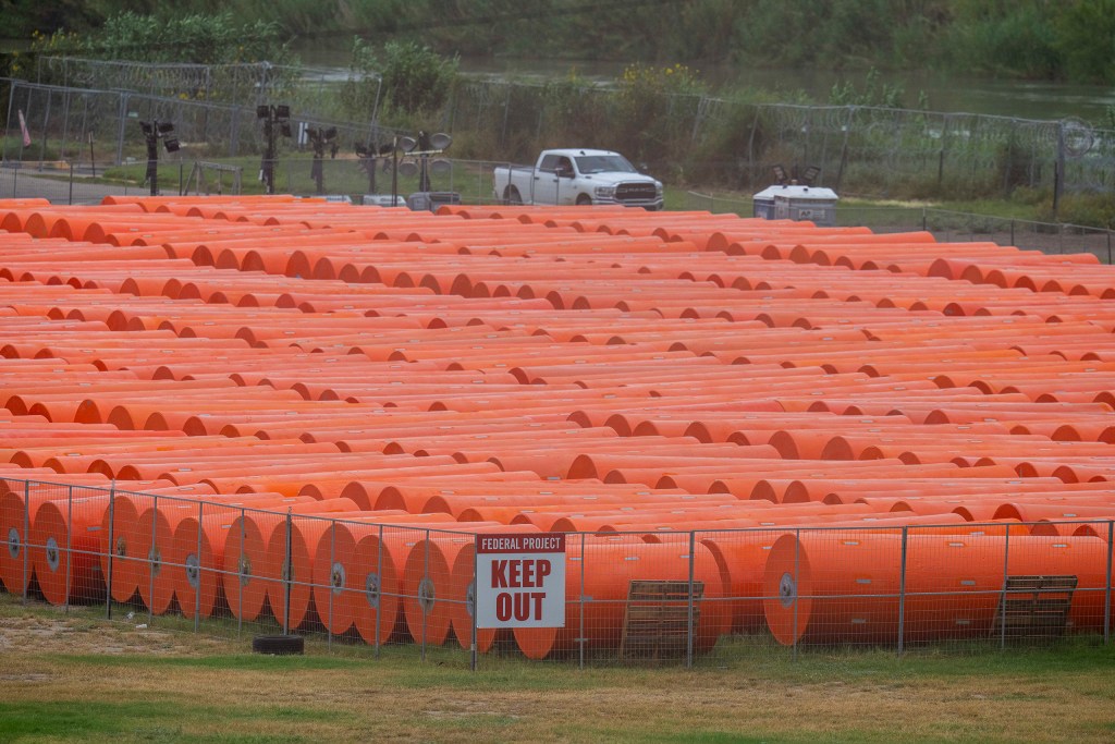 Drifting anti-immigrant buoys in Rio Grande temporarily close two bridges with Mexico Drifting anti-immigrant buoys in Rio Grande temporarily close two bridges with Mexico