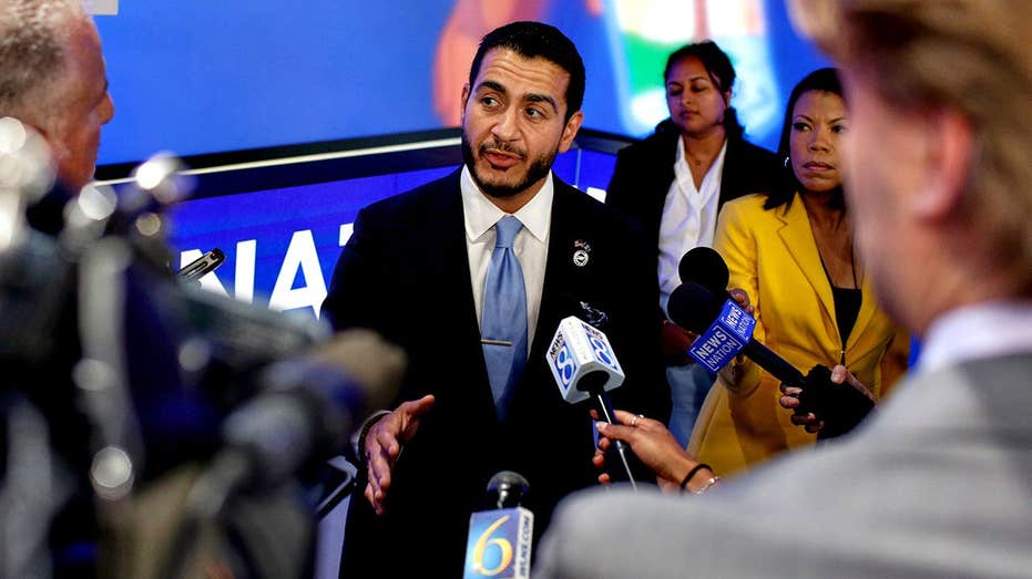Top Dem hopeful flips script after years in socialist orbit with puzzling claim Top Dem hopeful flips script after years in socialist orbit with puzzling claim