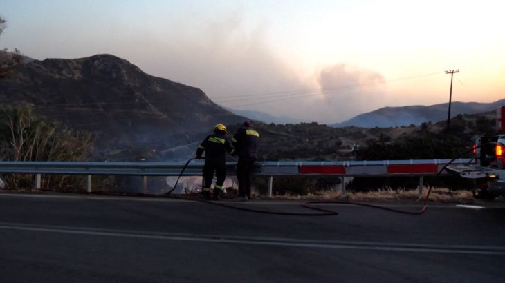 Dramatic sea rescue as firefighters die on the Greek island of Crete Dramatic sea rescue as firefighters die on the Greek island of Crete