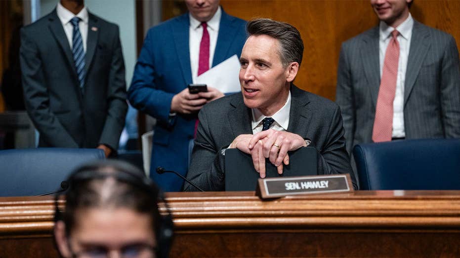 EXCLUSIVE: Hawley expands USPS probe with blistering letter accusing chief of dodging Congress EXCLUSIVE: Hawley expands USPS probe with blistering letter accusing chief of dodging Congress