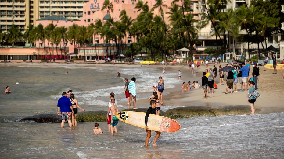 Tulsi Gabbard’s brother charged after allegedly trying to lure children to Waikīkī hotel room: police Tulsi Gabbard’s brother charged after allegedly trying to lure children to Waikīkī hotel room: police