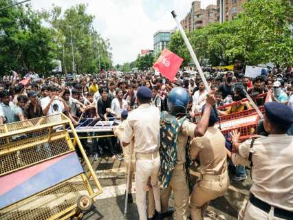 SC warns state over police action at CJP protest: ‘Authorities must be restrained’ SC warns state over police action at CJP protest: ‘Authorities must be restrained’