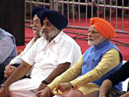 PM Modi calls Sukhbir Badal’s wife to inquire about SAD chief’s health after ‘kirpan attack’ in Nanded PM Modi calls Sukhbir Badal’s wife to inquire about SAD chief’s health after ‘kirpan attack’ in Nanded