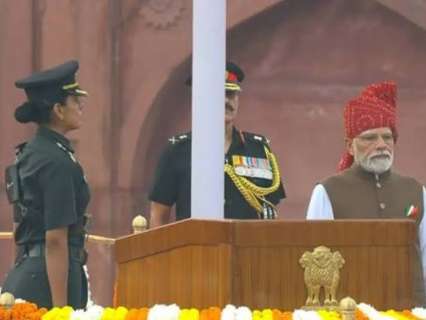 Who is Captain Sonia Singh Chauhan? Army officer seen with PM Modi at Red Fort during flag hoisting on 80th Independence Day