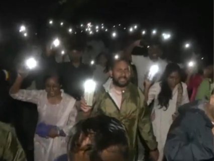 Jharkhand: JSSC-CGL recruited candidates hold torchlight protest after exam cancellation Jharkhand: JSSC-CGL recruited candidates hold torchlight protest after exam cancellation