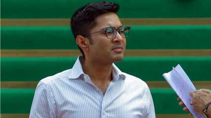 West Bengal: Abhishek Banerjee, Derek O’Brien booked as civic body removes TMC billboard West Bengal: Abhishek Banerjee, Derek O’Brien booked as civic body removes TMC billboard