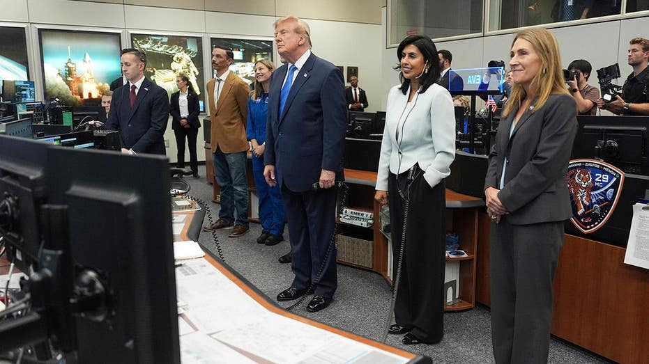 Trump calls ISS crew from Houston to praise space pioneers and offer ‘Oval Office time’ Trump calls ISS crew from Houston to praise space pioneers and offer ‘Oval Office time’