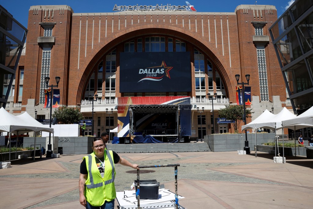 Live updates: Republicans descend on Dallas for Trump’s midterm convention Live updates: Republicans descend on Dallas for Trump’s midterm convention