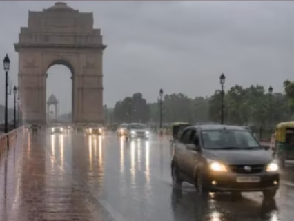 Delhi-NCR Weather: IMD issues red alert; heavy rain, thunderstorms forecast on September 4-5 Delhi-NCR Weather: IMD issues red alert; heavy rain, thunderstorms forecast on September 4-5