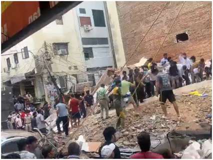 Delhi rain turns deadly: Building collapse near Satya Niketan, several feared trapped under debris Delhi rain turns deadly: Building collapse near Satya Niketan, several feared trapped under debris