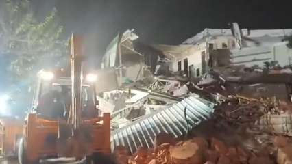 MCD bulldozers wreak havoc, 34 buildings demolished, 17 sealed, show cause notices to 22 properties MCD bulldozers wreak havoc, 34 buildings demolished, 17 sealed, show cause notices to 22 properties