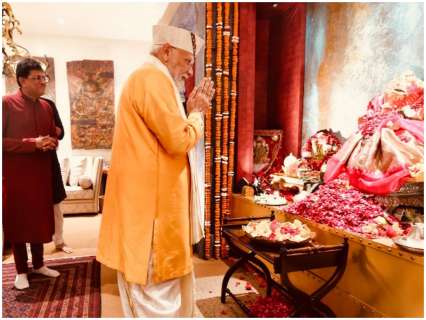 PM Modi joins Piyush Goyal’s Ganesh Chaturthi celebrations, performs puja | WATCH