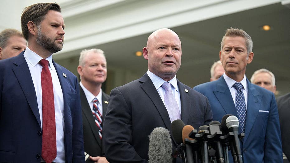Powerful union leader backs Republican in key Senate showdown Powerful union leader backs Republican in key Senate showdown