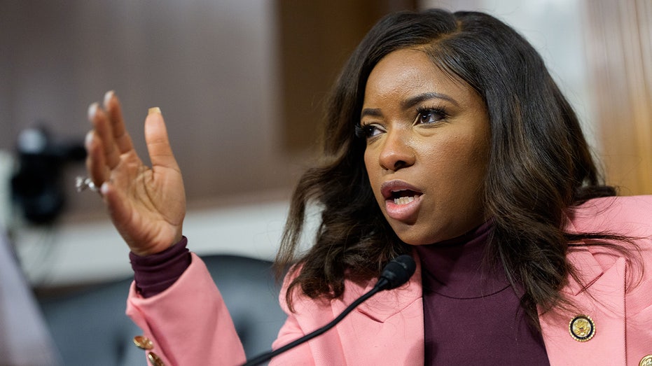 ‘F— her’: Jasmine Crockett torched by ex-Dem colleague over who she left off endorsement list ‘F— her’: Jasmine Crockett torched by ex-Dem colleague over who she left off endorsement list