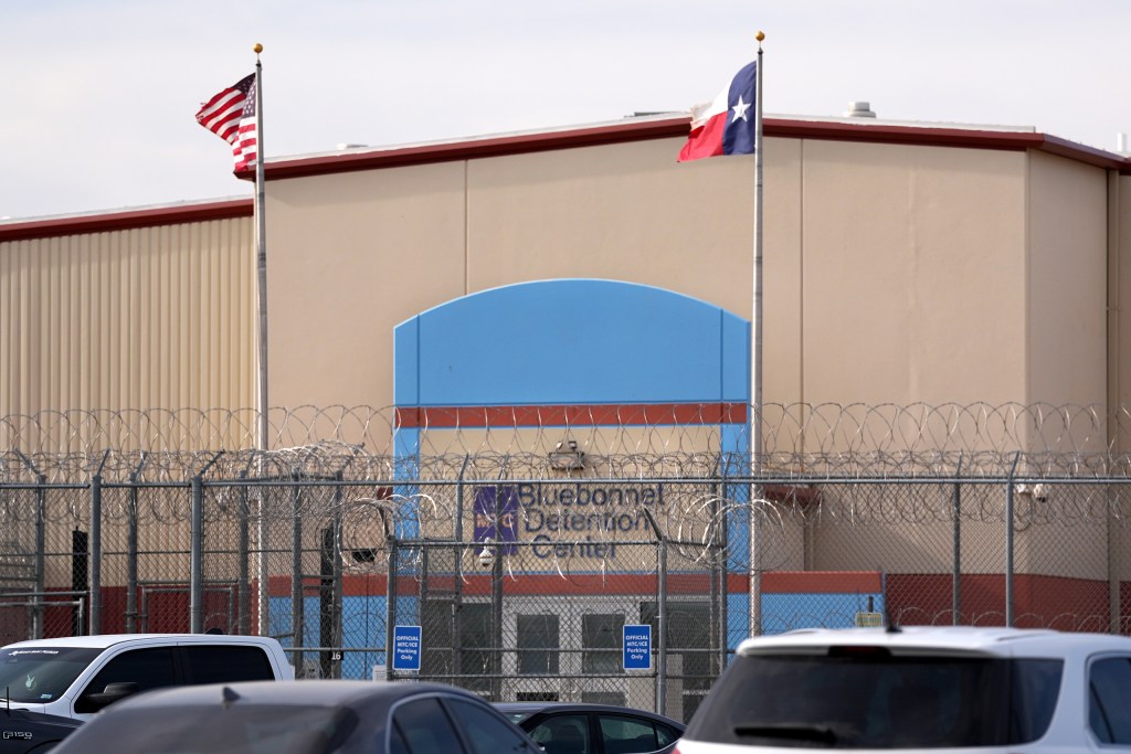 Trump administration can hold immigrants in ICE custody without bond, court rules Trump administration can hold immigrants in ICE custody without bond, court rules