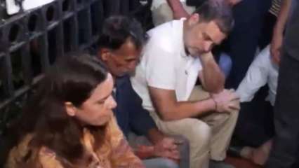 Rahul Gandhi, Priyanka Gandhi reach India Gate to meet Ankita Bhandari’s family: Watch Rahul Gandhi, Priyanka Gandhi reach India Gate to meet Ankita Bhandari’s family: Watch