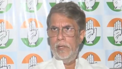 Pawan Khera questions govt over removal of Raihan Vadra’s photos from Bikaner House exhibition Pawan Khera questions govt over removal of Raihan Vadra’s photos from Bikaner House exhibition